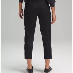 Lululemon stretch High-Rise Cropped Pant 23", perfect condition, size 4, black